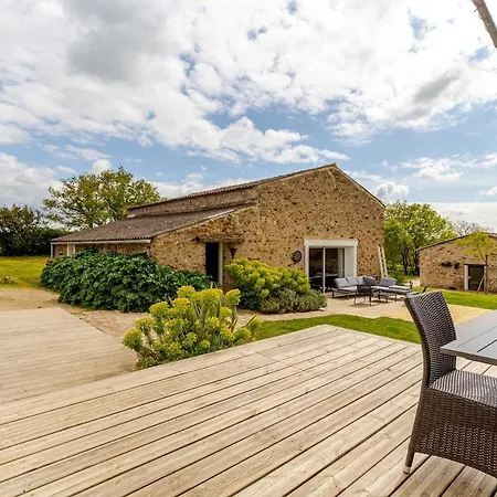 Dom wakacyjny Demeure Avec Piscine Saint-Viaud